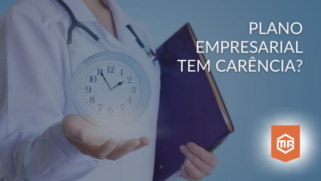 Médico segurando relógio transparente com estetoscópio no pescoço, simbolizando o tempo de carência em planos de saúde empresariais.